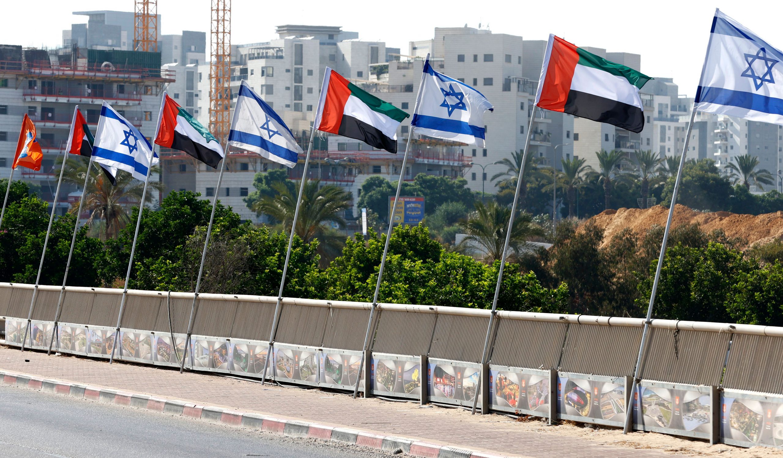 التعاون الإماراتي والکیان الصهیوني للتجسس المعلوماتي وراء انعدام الأمن في المنطقة