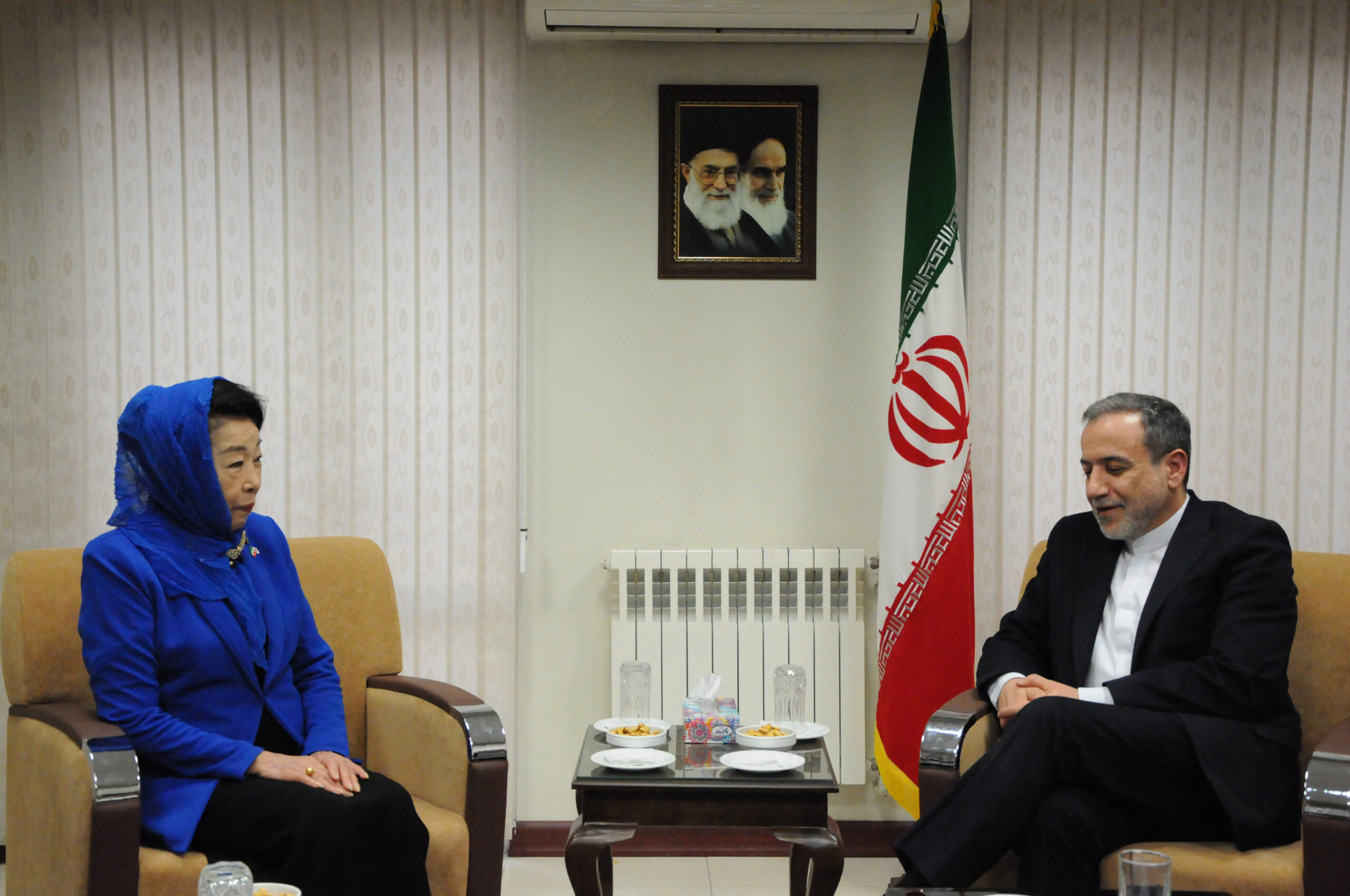 Dr. Araghchi emphasizes at meeting with Japanese peace activist: Number of Victims of US Sanctions in the World Far Greater Than Victims of US Atomic Bombings